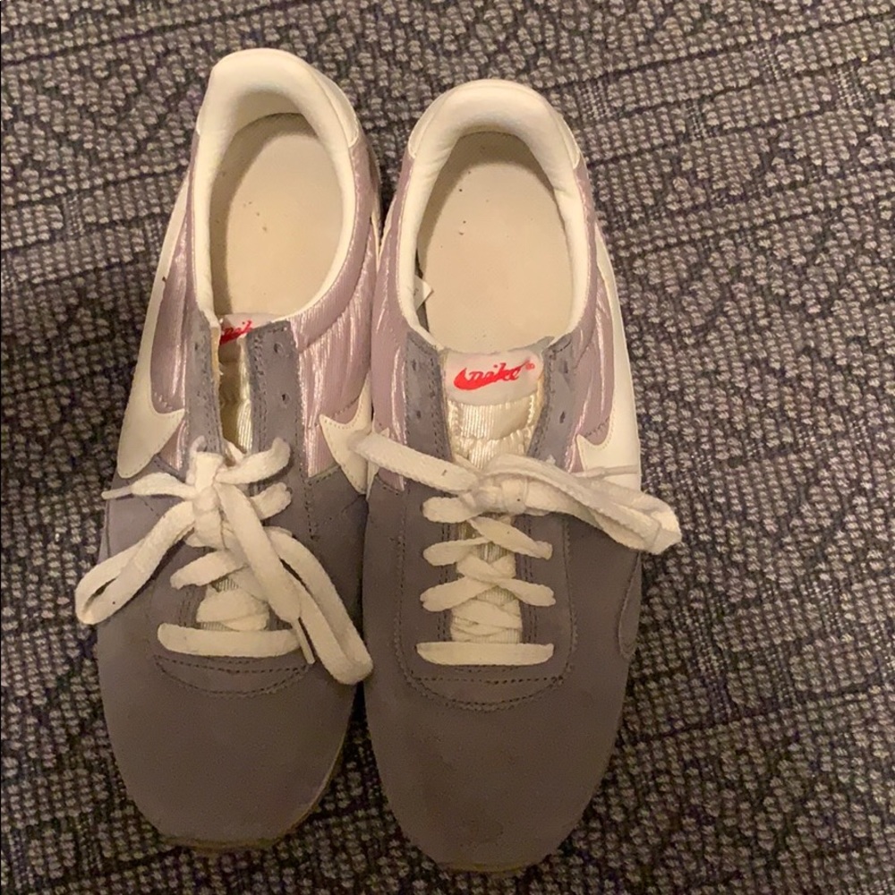 Vintage Nike sneakers